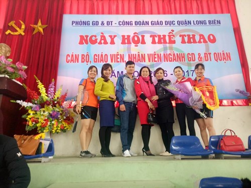Tinh thần thể dục thể thao của CBGVNV trường MN Hoa Phượng trong “Ngày hội thể thao ngành GD&ĐT quận Long Biên”.